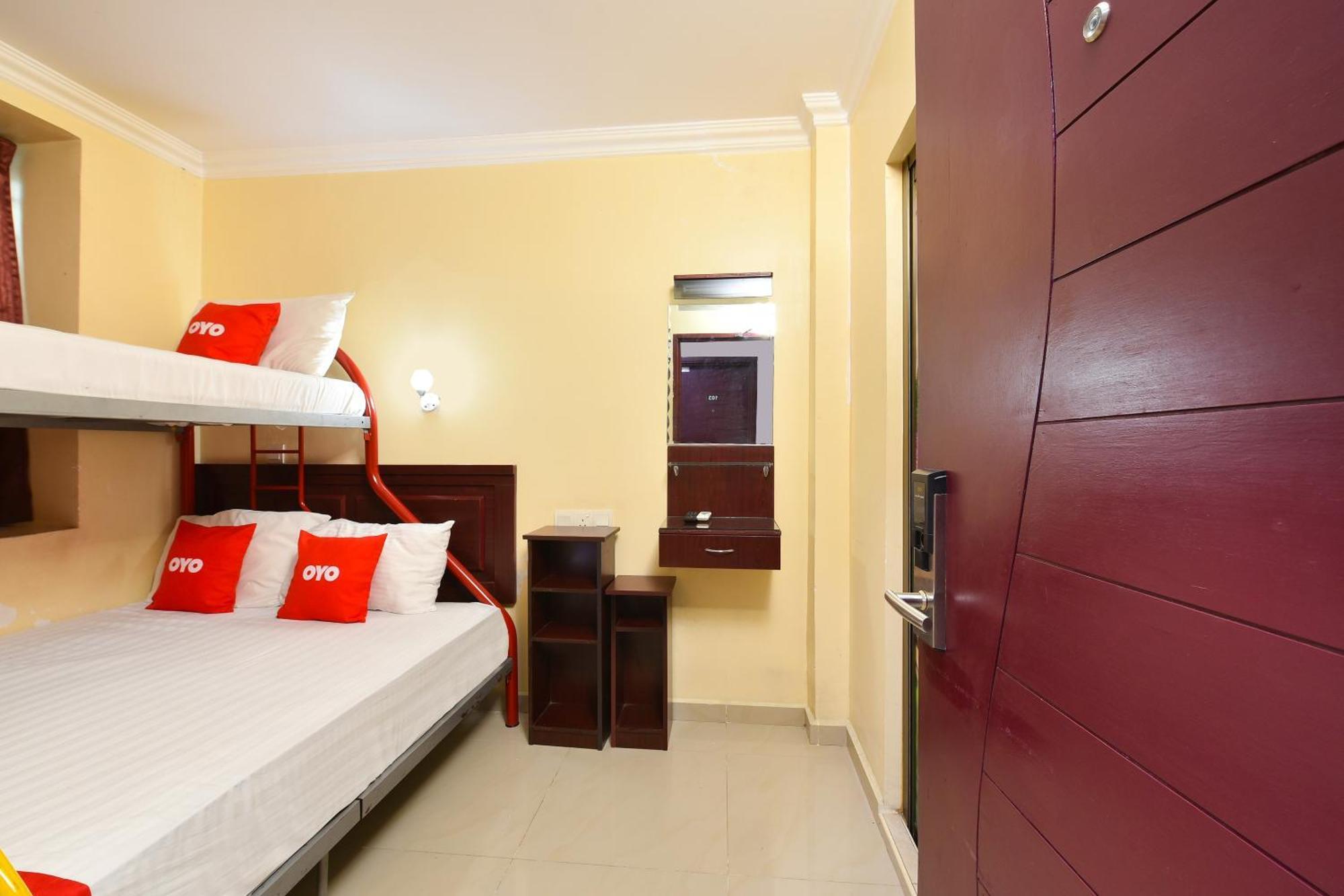 Super Oyo 90562 J Hotel Pj Petaling Jaya Exterior foto