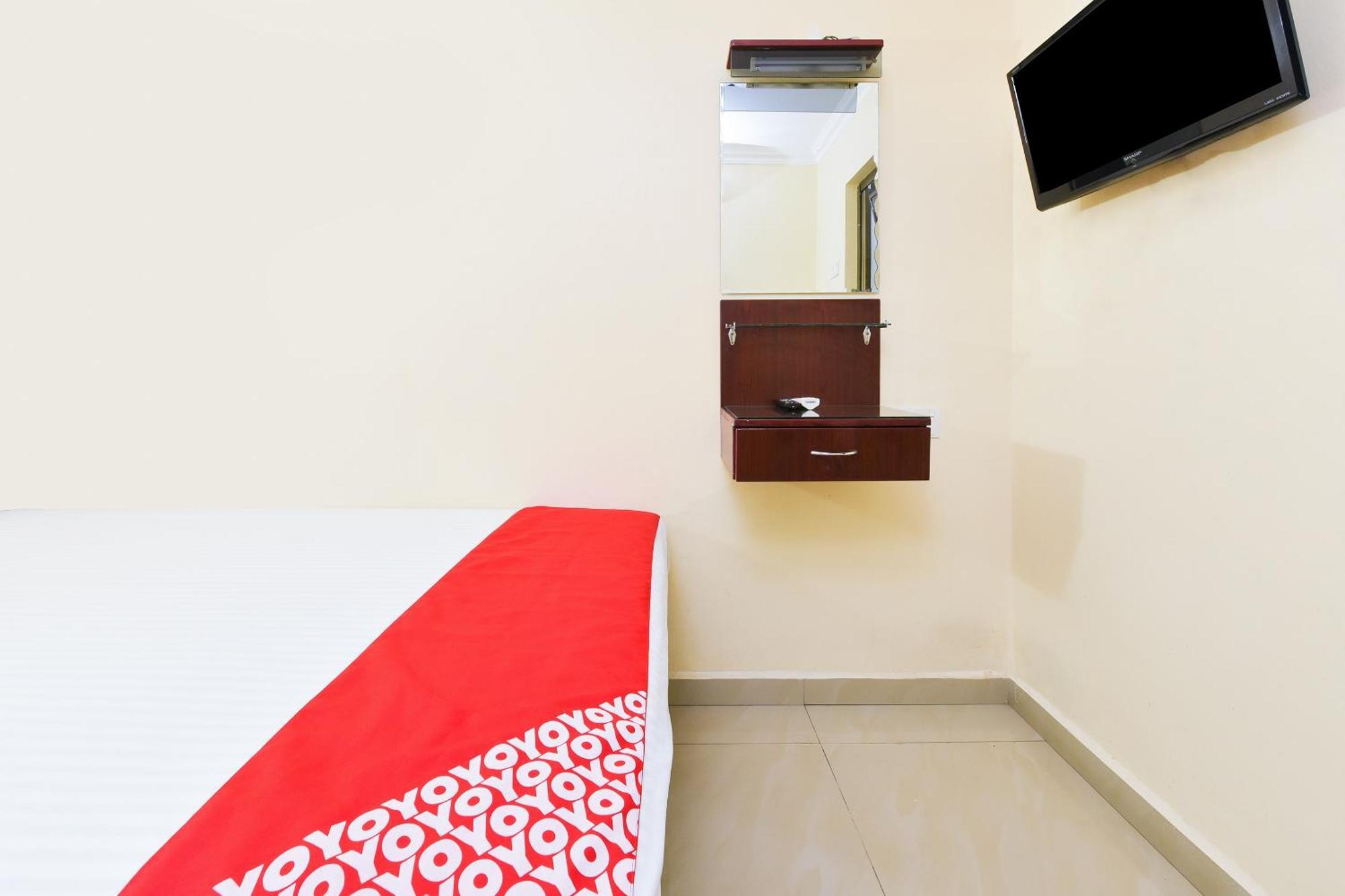 Super Oyo 90562 J Hotel Pj Petaling Jaya Exterior foto