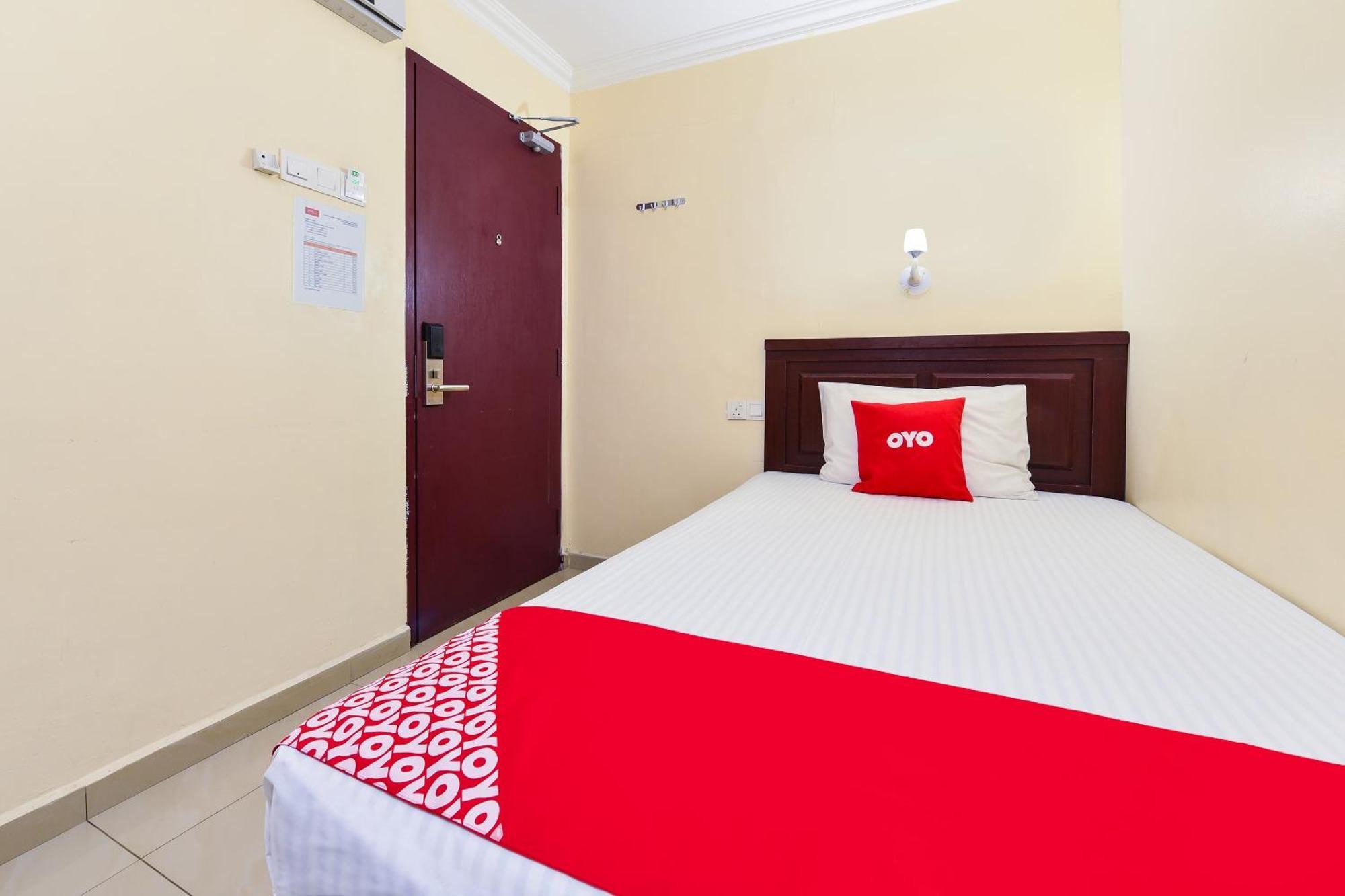 Super Oyo 90562 J Hotel Pj Petaling Jaya Exterior foto